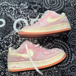 Vintage Nike Pink & Cream Low-Top Sneakers